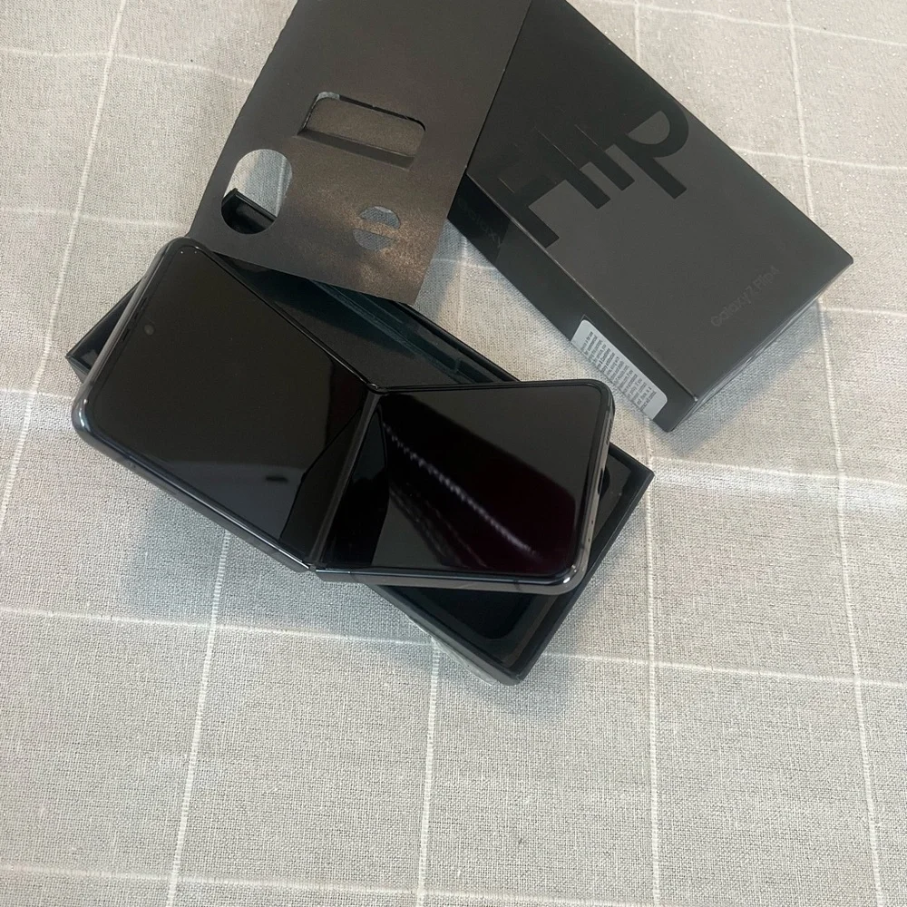 Samsung Galaxy F721UZ Flip4 128G Gray
